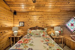 Eureka Springs Studio w/ Deck, Views & Bbq!