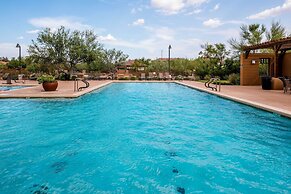 Phoenix Retreat w/ Hot Tub, Pool & Mountian Views!