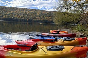 Springwater Cabin Near Hiking, Lakes, & Vineyards