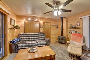 Munds Park Cabin w/ Furnished Deck & Fire Pit!