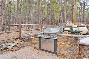 Munds Park Cabin w/ Furnished Deck & Fire Pit!