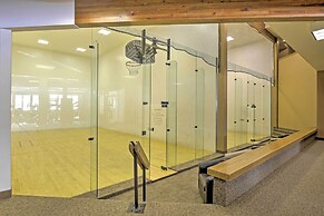 Luxe Fraser Condo: Community Pool and Hot Tub Open