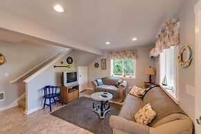 Herron Island Cabin w/ Deck: Walk to Beach!