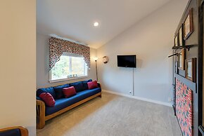 Herron Island Cabin w/ Deck: Walk to Beach!