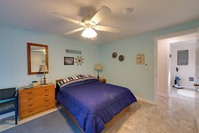 Herron Island Cabin w/ Deck: Walk to Beach!