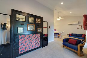 Herron Island Cabin w/ Deck: Walk to Beach!