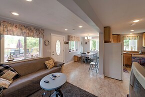 Herron Island Cabin w/ Deck: Walk to Beach!