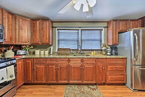 Seaside Park Apt: Outdoor Shower, Walk to Beach!