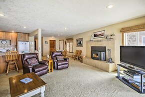 Lincoln Beach Condo w/ Balcony + Ocean Views!