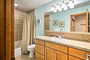 Lincoln Beach Condo w/ Balcony + Ocean Views!