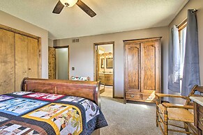Milford Lake Vacation Rental: Walk to Beach!