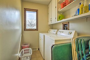 Milford Lake Vacation Rental: Walk to Beach!