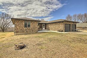 Milford Lake Vacation Rental: Walk to Beach!