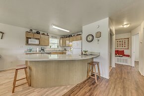 Hillside Haven w/ Deck < 2 Miles to Dwtn Ruidoso!