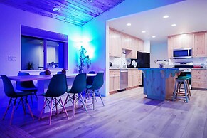 Pine Mountain Club Villa w/ Sauna, Deck + Views!