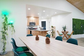 Pine Mountain Club Villa w/ Sauna, Deck + Views!