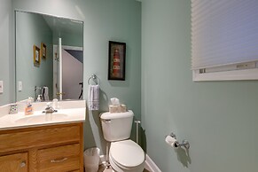 Manistee Retreat ~ 30 Mi to Crystal Mountain!