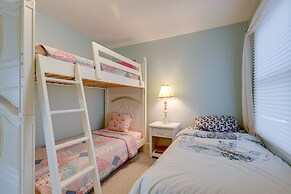 Manistee Retreat ~ 30 Mi to Crystal Mountain!