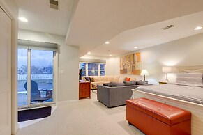 Manistee Retreat ~ 30 Mi to Crystal Mountain!