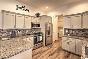 Bright Home w/ Yard, 4 Mi to Colorado River!