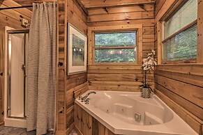 7 Mi to Ski Slopes: Mars Hill Cabin w/ Hot Tub!