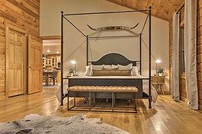7 Mi to Ski Slopes: Mars Hill Cabin w/ Hot Tub!