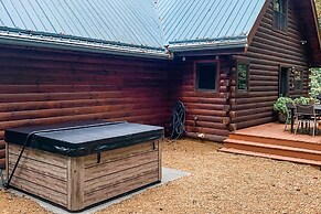 7 Mi to Ski Slopes: Mars Hill Cabin w/ Hot Tub!