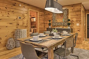 7 Mi to Ski Slopes: Mars Hill Cabin w/ Hot Tub!