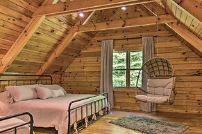 7 Mi to Ski Slopes: Mars Hill Cabin w/ Hot Tub!