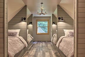 7 Mi to Ski Slopes: Mars Hill Cabin w/ Hot Tub!