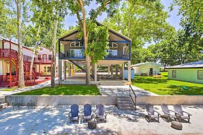 Stunning Mcqueeney Home: Decks & Outdoor Space!