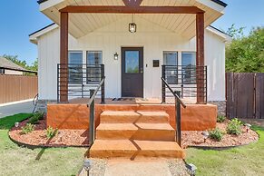 5 Mi to Downtown: Fort Worth Home w/ Yard