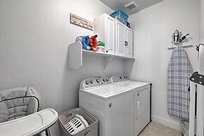 Flagstaff Family Hideaway w/ Guest House!