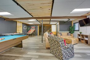 Spacious Wellston Home Near Hiking & Skiing!