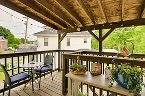 Chic & Central Apartment ~ 6 Mi to Sebec Lake!