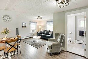 Chic & Central Apartment ~ 6 Mi to Sebec Lake!