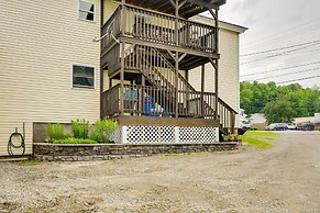 Chic & Central Apartment ~ 6 Mi to Sebec Lake!