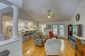 Bright Tallahassee Home, 5 Mi to Dtwn & Lake Ella!