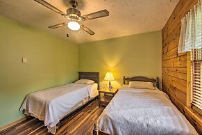 Cozy Family-friendly Pine Grove Cabin w/ Fire Pit!