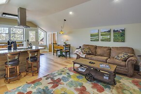 Romantic, Cozy Loft w/ Yard, 5 Miles to Clemson