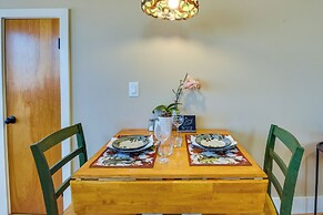 Romantic, Cozy Loft w/ Yard, 5 Miles to Clemson