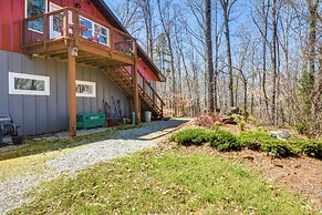 Romantic, Cozy Loft w/ Yard, 5 Miles to Clemson