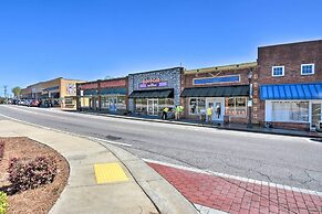 Romantic, Cozy Loft w/ Yard, 5 Miles to Clemson