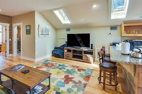 Romantic, Cozy Loft w/ Yard, 5 Miles to Clemson