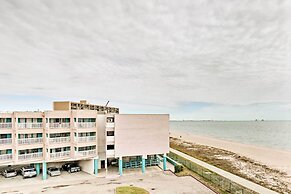 Oceanfront Corpus Christi Escape w/ Community Pool