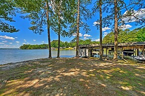 Henrico Hideaway w/ Lake Access + Boat Slip!