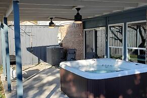 Lovely Richardson Home w/ Hot Tub Near Dallas!