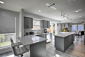 17 Mi to Dallas: Richardson Home w/ Hot Tub