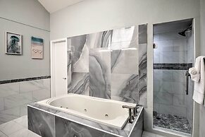 17 Mi to Dallas: Richardson Home w/ Hot Tub