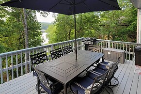 Lakeside Hot Springs Retreat w/ Kayaks & Boat Dock